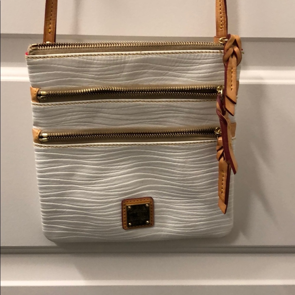 White leather Dooney & Bourke crossbody